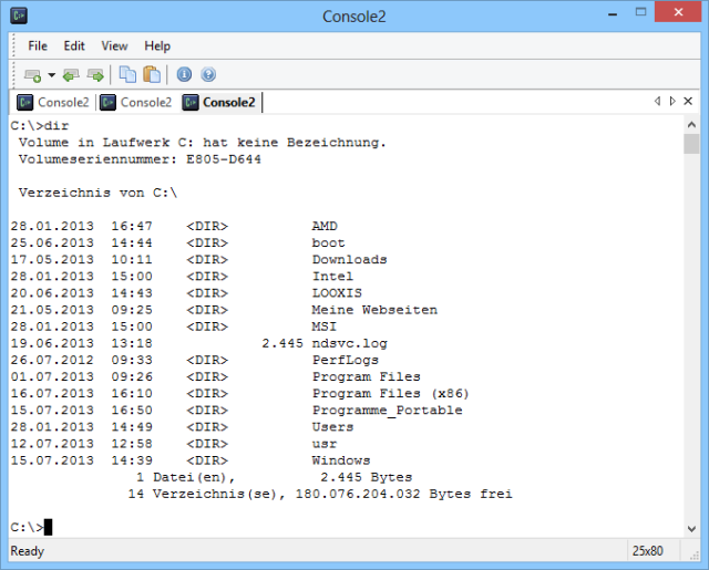 Console2 ersetzt die spartanische Kommandozeilen-Oberfläche von Windows. Das kostenlose Tool bietet erweiterte Gestaltungsmöglichkeiten für Fenster, Hintergrund und Text, öffnet multiple Tabs und erleichtert das Kopieren von Text.