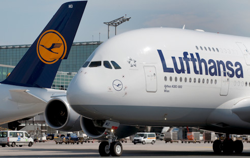 Lufthansa-Fluggäste können ihr Smartphone, Tablet oder Notebook künftig auf deutlich mehr Strecken nutzen – ohne Unterbrechung während des gesamten Aufenthalts an Bord.