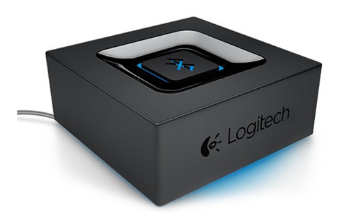 Der Logitech Bluetooth Audio Adapter kann sich mit zwei Bluetooth-Geräten gleichzeitig verbinden und wird über einen Cinch- oder 3,5-mm-Klinkenstecker an die Stereoanlage angeschlossen.