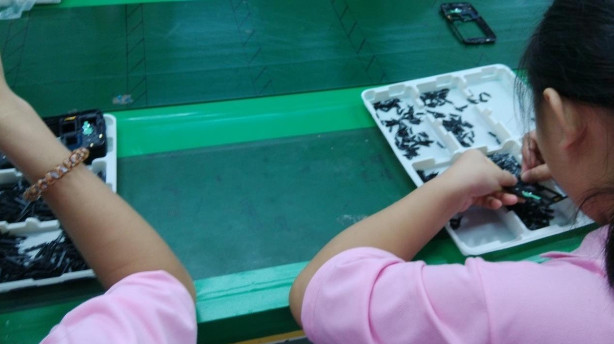 Kinderarbeit: Minderjährige setzen Samsung-Smartphones in 11-Stunden-Schichten zusammen.