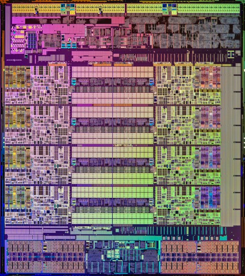 Vergrößerung: Der Silizium-Chip des Core i7-5960X, auch "Die" genannt. Auf ihm sind alle 2,6 Milliarden Transistoren angebracht. 