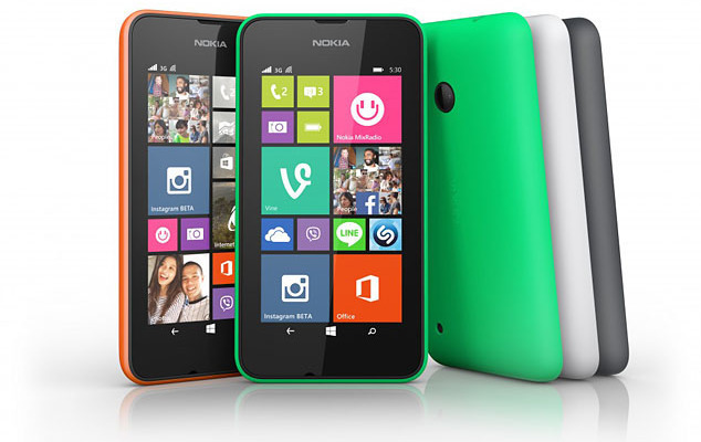 Design: Das neue Nokia Lumia 530 wird in Orange und Grün sowie in Weiß erhältlich sein. Jeder Variante liegt zudem ein dunkelgraues Wechsel-Cover bei, um Abwechslung in die Smartphone-Optik zu bekommen.
