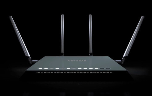 Schneller als WLAN-ac erlaubt: Router könnten 2015 schon bald mit 4.600 Mbit/s beziehungsweise mit 575 MByte/s im Funknetz übertragen. 