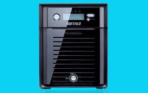 Starke Leistungswerte im Netzwerk, aber kaum Erweiterungen: Das Business-NAS TeraStation TS5400D von Buffalo Technology gibt sich zugeknöpft.