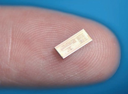 Intel Atom Z540: Der Silizium-Chip (Die) dieser Mobil-CPU misst nur knapp 1 cm und hat 47 Millionen Transistoren (Bild 8).