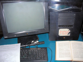 Der erste Webserver der Welt auf einem NeXTcube-Rechner am CERN bei Genf.
