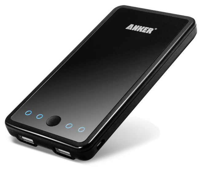 Das Akku-Pack Anker Astro3E mit 10.000mAh reicht für etwa vier bis fünf Akkuladungen eines aktuellen Smartphones.