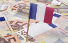 Französische Flagge in Euroscheine gesteckt