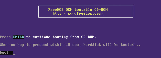 Firmware-Update bei Crucial: Die Basis für das Live-System ist Free DOS. Die Aktualisierung der Firmware erfolgt deshalb auf der Kommandozeile
