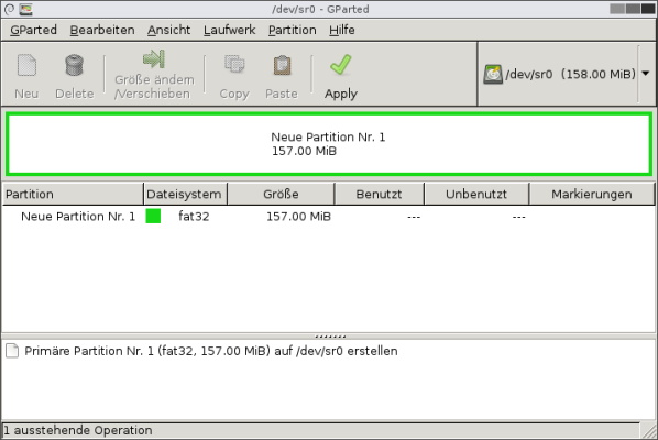 Gparted Live bootet von CD ein Live-System mit dem Partitionierer Gparted.