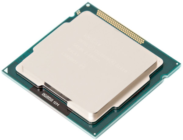 Intel Celeron G1610: Die Dual-Core-CPU wird mit 2,60 GHz getaktet und enthält bereits die Grafi kkarte Intel HD 4000