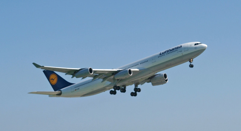 Lufthansa: Smartphones und Tablets können künftig auch bei Start und Landung eingeschaltet bleiben.