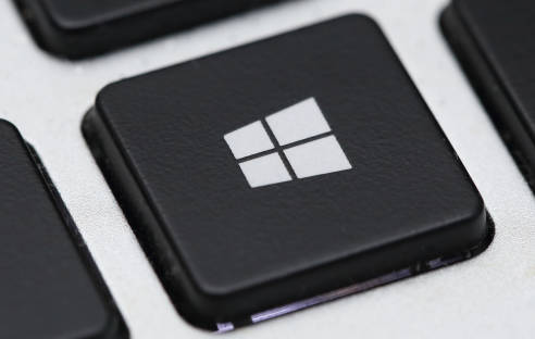Windows-Symbol auf schwarzer Tastatur