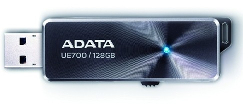 Geringe Abmessungen: Der Adata Dashdrive Elite UE700 blockiert keine anderen Anschlüsse am PC