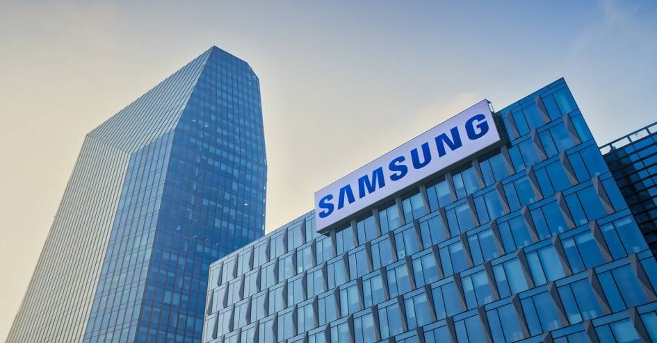 zwei große Gebäude mit dem Samsung Schriftzug