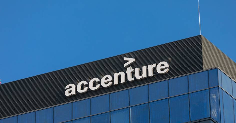 Accenture Logo auf Gebäude