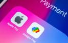 Apple Pay and Google Pay Icons auf Smartphone-Screen