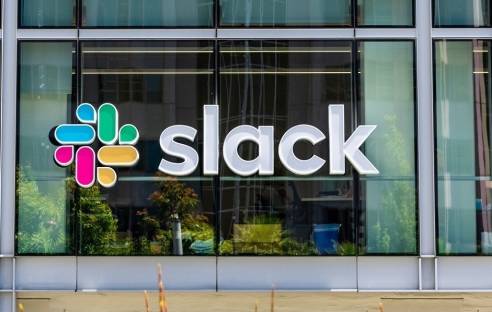 Slack-Logo an Headquater-Gebäude in San Fransisco