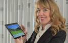 Emporia-Gründerin Eveline Pupeter mit dem neuen Tablet