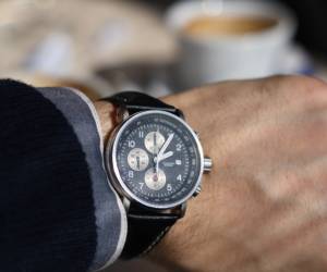 Handy und Smartwatch bedrohen klassische Armbanduhr