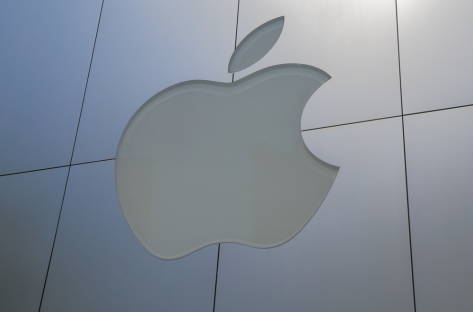 Apple-Logo an einem Gebäude