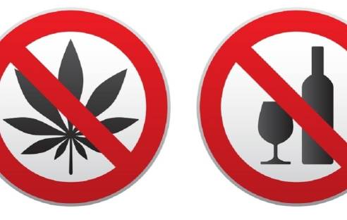 Marihuana und Alkhol Verbotsschilder