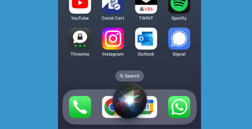 iPhone-Display mit aktivem Siri-Symbol