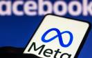 Facebookhintergrund mit Meta-App auf dem Smartphone