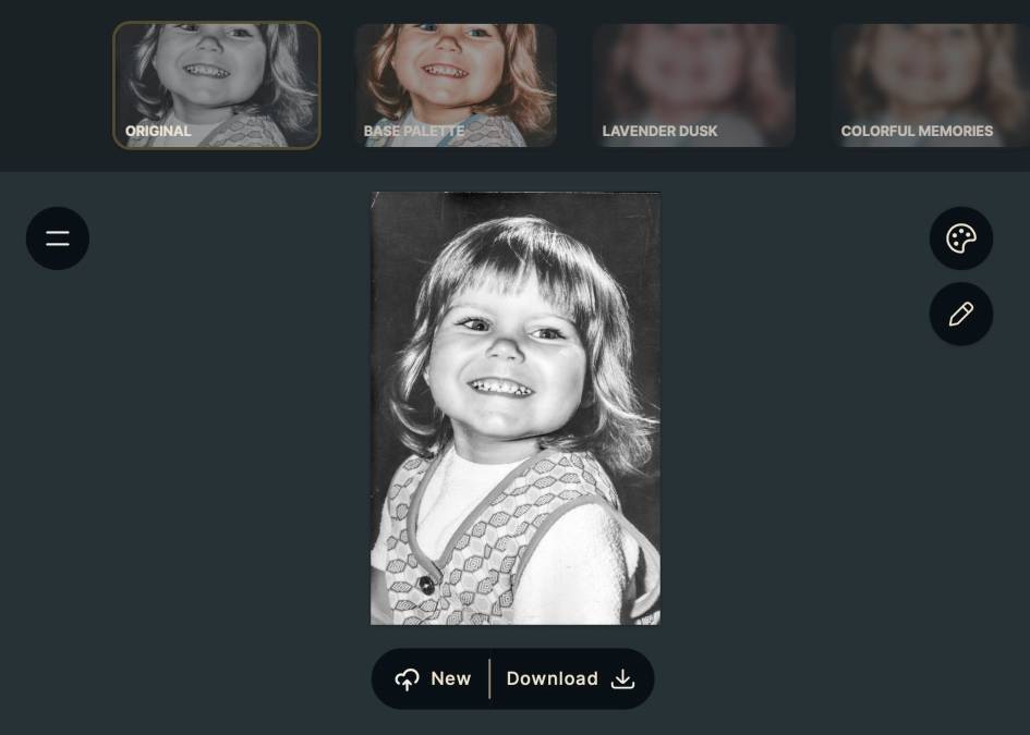 Das Schwarzweiss-Foto eines kleinen Mädchens; die Aufnahme wirkt alt und zeigt Spuren der Abnutzung