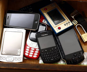 Fast jedes zweite alte Smartphone wird nicht entsorgt
