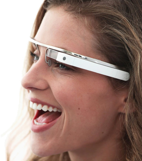 „Don't be a Glasshole“: Google stellt Verhaltensregeln für Google-Glass-Nutzer auf.