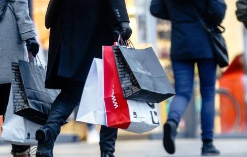 Die Prognose für das Konsumklima liegt für den Dezember bei minus 27,8 Punkten, ein Plus von 0,5 Punkten zum Vormonat.