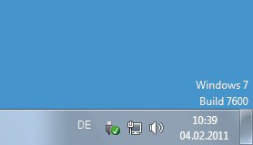 Desktop mit Windows-Version: Eine Änderung in der Registry bewirkt, dass Windows seine Version als Text rechts unten auf den Desktop einblendet.