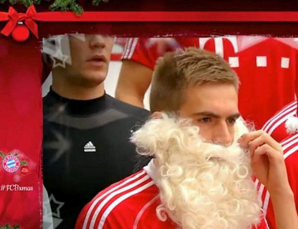 Platz 2: Im Spot " Jingle Bells by FC Bayern München" singt die Mannschaft Weihnachtslieder und konnte damit insgesamt schon 112.752 Shares seit dem Launch 2013 generieren.