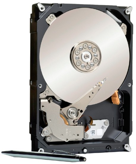HAMR: Noch 2014 will Seagate erste Festplatten mit HAMR-Technik veröffentlichen. Sie sehen aus wie die abgebildete herkömmliche Festplatte, sollen aber eine Kapazität von 6,4 TByte haben.