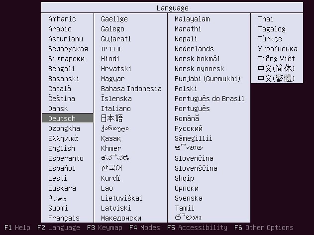 Ubuntu starten: Beim Booten von der DVD erscheint nach wenigen Augenblicken das Menü „Language“. Wählen Sie mit den Pfeiltasten als Sprache „Deutsch“ aus und bestätigen Sie mit der Eingabetaste (Bild 6).