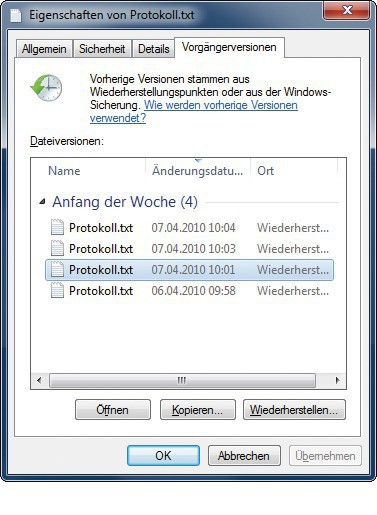 Frühere Dateiversionen: In den Dateieigenschaften listet Windows alle verfügbaren Versionen auf, die sich wiederherstellen lassen (Bild 9).