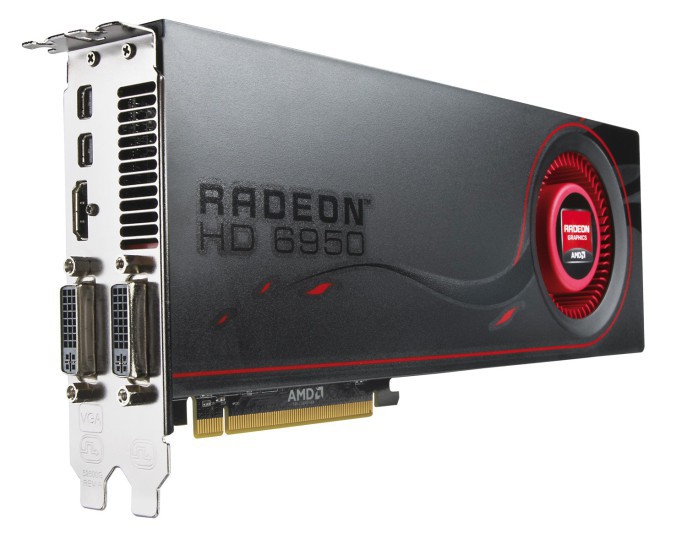AMD Radeon HD 6950: Die Karte bietet viel Leistung. Das geschlossene Gehäuse sorgt für eine effektive Kühlung. Karten dieser Kategorie belegen durchweg zwei Steckplätze.
