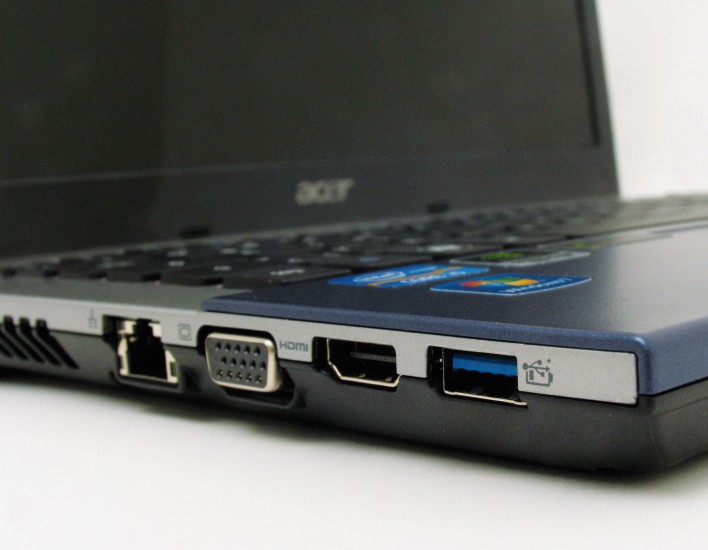 USB 3.0: Den neuen Anschluss erkennen Sie hier an der blauen Zunge in der Buchse (Bild 5).