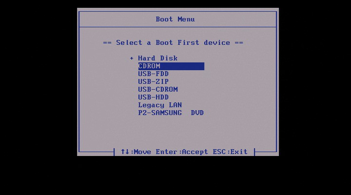 Setup starten: Wählen Sie im Boot-Menü das DVD-Laufwerk aus, damit die Installation von Windows beginnt.