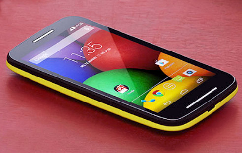Mit dem neuen Moto E will Motorola Smartphone-Erstkäufer ansprechen. Für wenig Geld gibt es eine gute Ausstattung und sogar die neueste Android-Version.