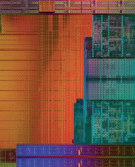 Die-Shot: Diese Großaufnahme ist künstlich eingefärbt und zeigt den Prozessor-Die. Der orangefarbene Teil kennzeichnet den Grafikprozessor.
