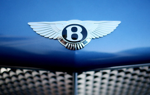 Der Autohersteller Bentley kooperiert mit Vertu, dem Spezialisten für hochwertige Mobiltelefone. Das erste Edel-Smartphone aus der Partnerschaft soll schon im Herbst präsentiert werden.