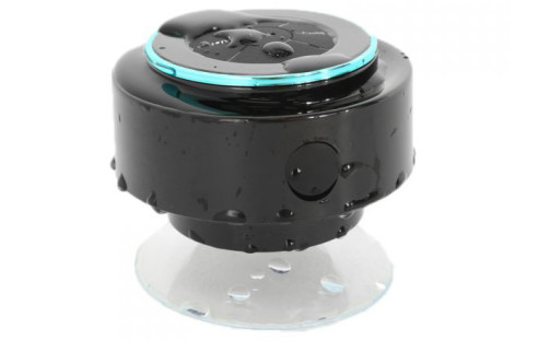 Unter der Dusche telefonieren oder wortwörtlich im Wasser Radio hören – kein Problem mit dem wasserdichten Bluetooth-Lautsprecher namens DryVibes. 