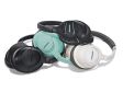 Peppig: Zurück in die 80er geht es – zumindest farblich – bei den Bose-Kopfhörern der Sound­True-Serie (180 Euro).