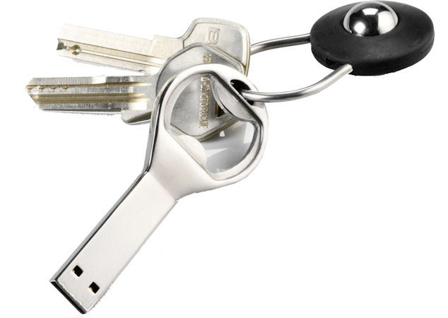 Für alle, die noch keinen Flaschenöffner am Schlüsselbund haben, kommt auch dieser USB-Stick 3in1 von Intenso in Frage.