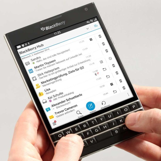 Inovatives Flasggschiff: Die physische Tastatur des Blackberry Passport erlaubt dank kapazitiven Tasten auch verschiedene Wischgesten und Touch-Eingaben.