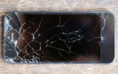 Rund ein Drittel aller Smartphone-Nutzer hat sein Mobiltelefon in den letzten zwei Jahren selbst beschädigt. Eine Studie deckt nun die häufigsten Smartphone-Unfälle auf.