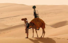 Reiten Sie mit Google auf einem Kamel durch die weiten Dünen der Arabischen Wüste. Die Aufnahmen des Street View Trekkers zeigen Ihnen diesmal die Liwa-Oase im Emirat Abu Dhabi.