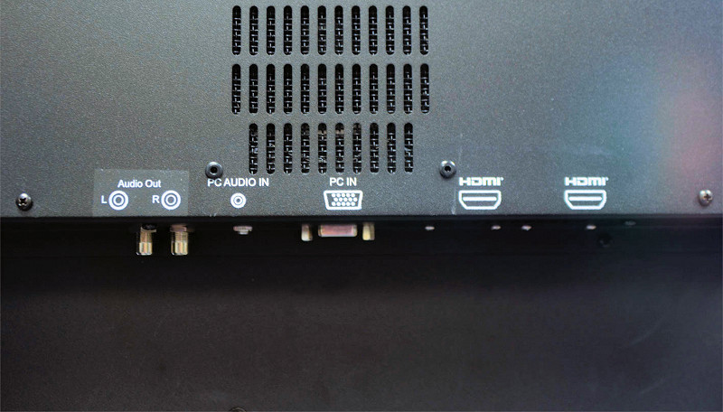 Mondopad INF7021: Auf der Rückseite des Konferenz-Systems sitzen HDMI-Anschlüsse, Buchsen für Audio-In und Audio-Out sowie ein VGA-Anschluss.